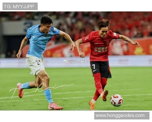 足球胖子后卫球星逆袭传奇 从体型到实力的完美蜕变